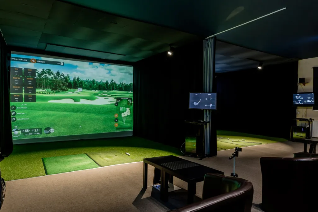 Wnętrze Dworska4Golf — symulator golfa